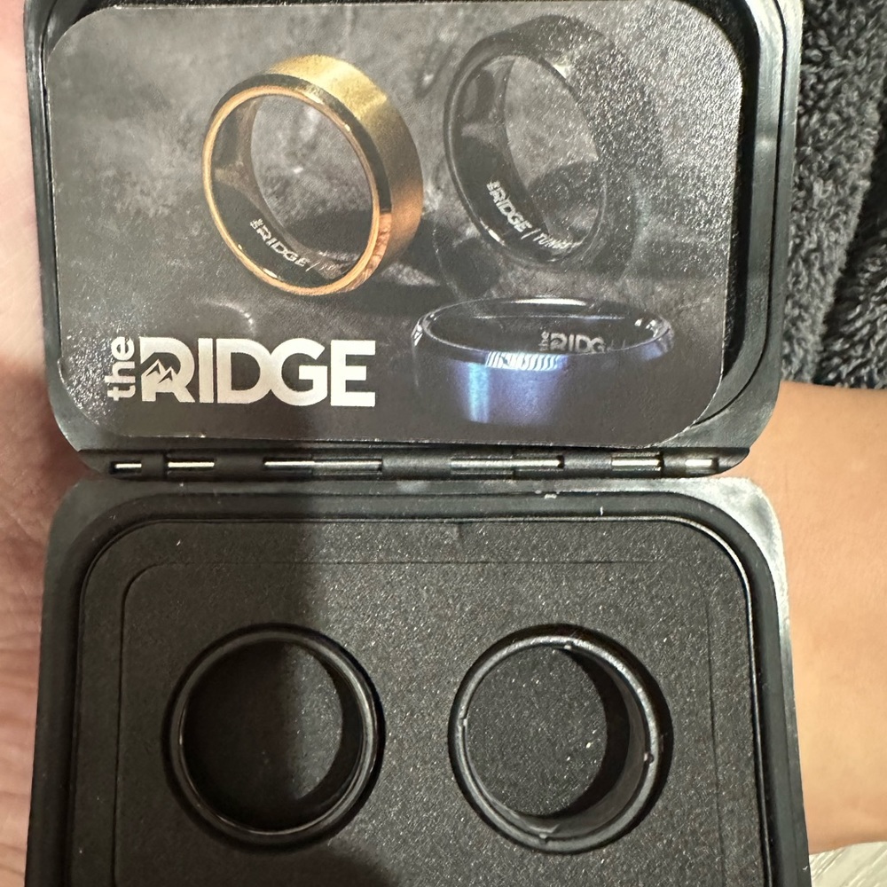 ridge carbon fiber men’s ring with silicon ring